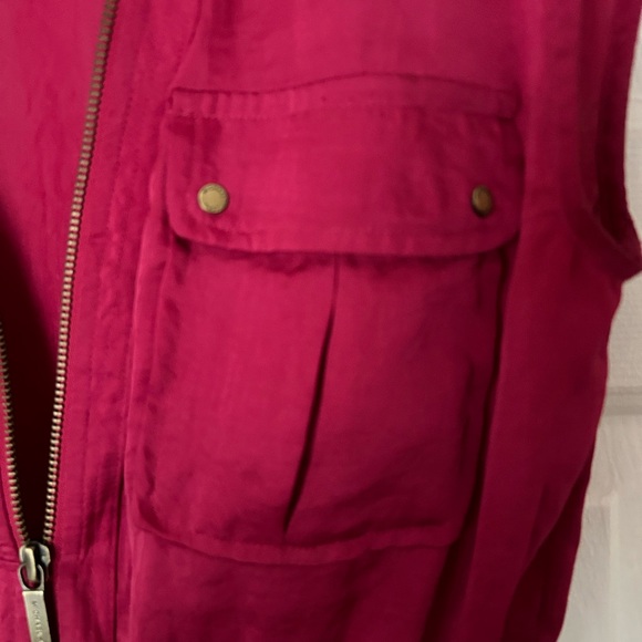 Pink silk zippered safari vest. - Picture 4 of 6